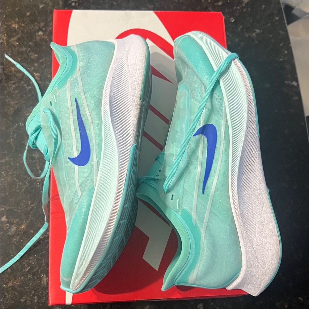Nike Zoom Fly 3  barely worn